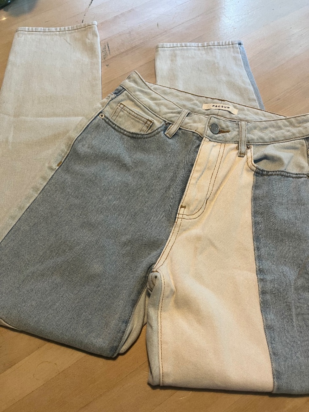 PacSun ECO Hopper colorblock mom jeans lightwash 24